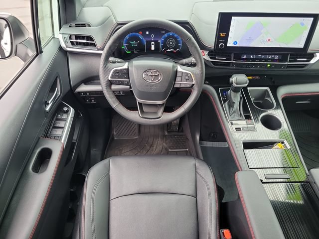 Used 2025 Toyota Sienna XSE FWD image 7