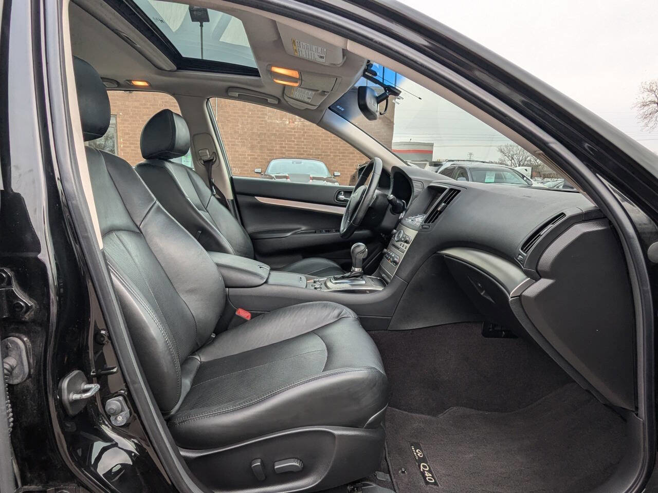 Used 2015 INFINITI Q40 AWD w/ Moonroof Package image 16