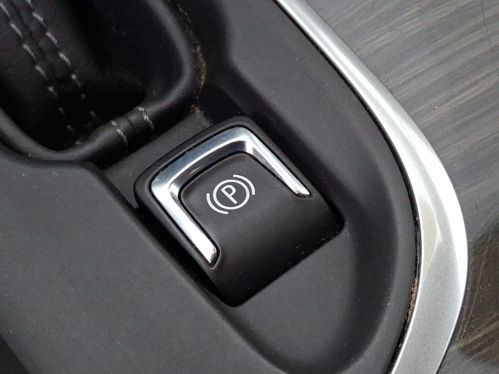 Certified 2019 Buick Envision Essence FWD image 26