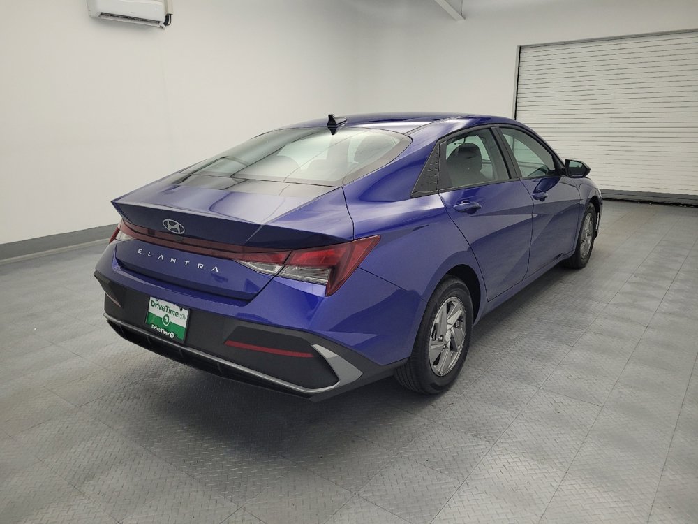 Used 2025 Hyundai Elantra SE FWD image 9