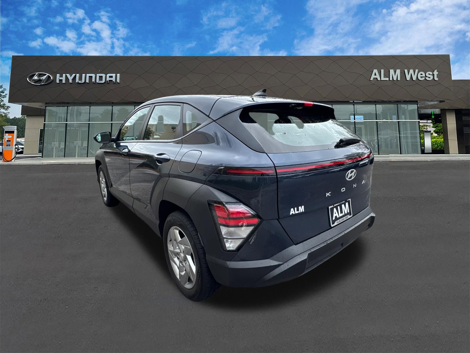 Used 2025 Hyundai Kona SE image 7