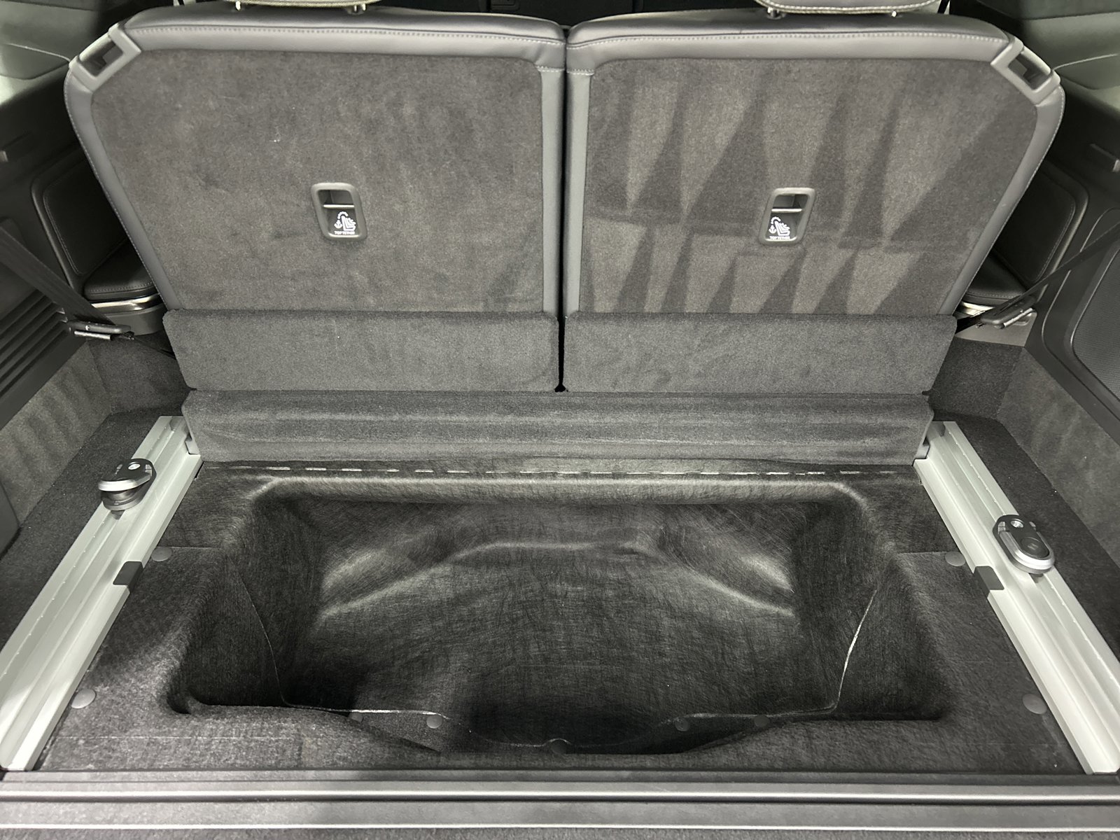 Used 2024 Rivian R1S Adventure image 26