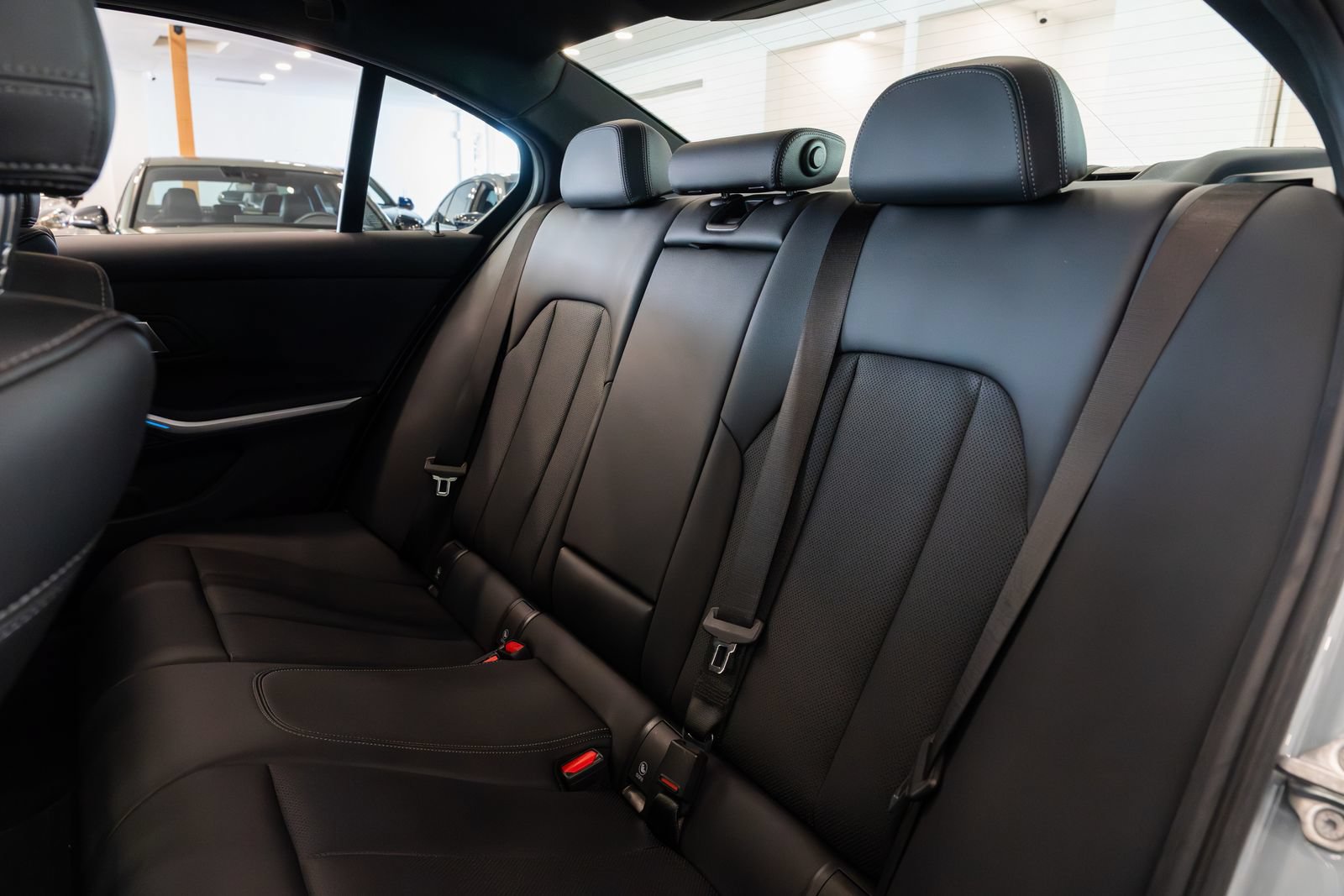 Used 2024 BMW 330i Sedan w/ M Sport Package RWD image 20