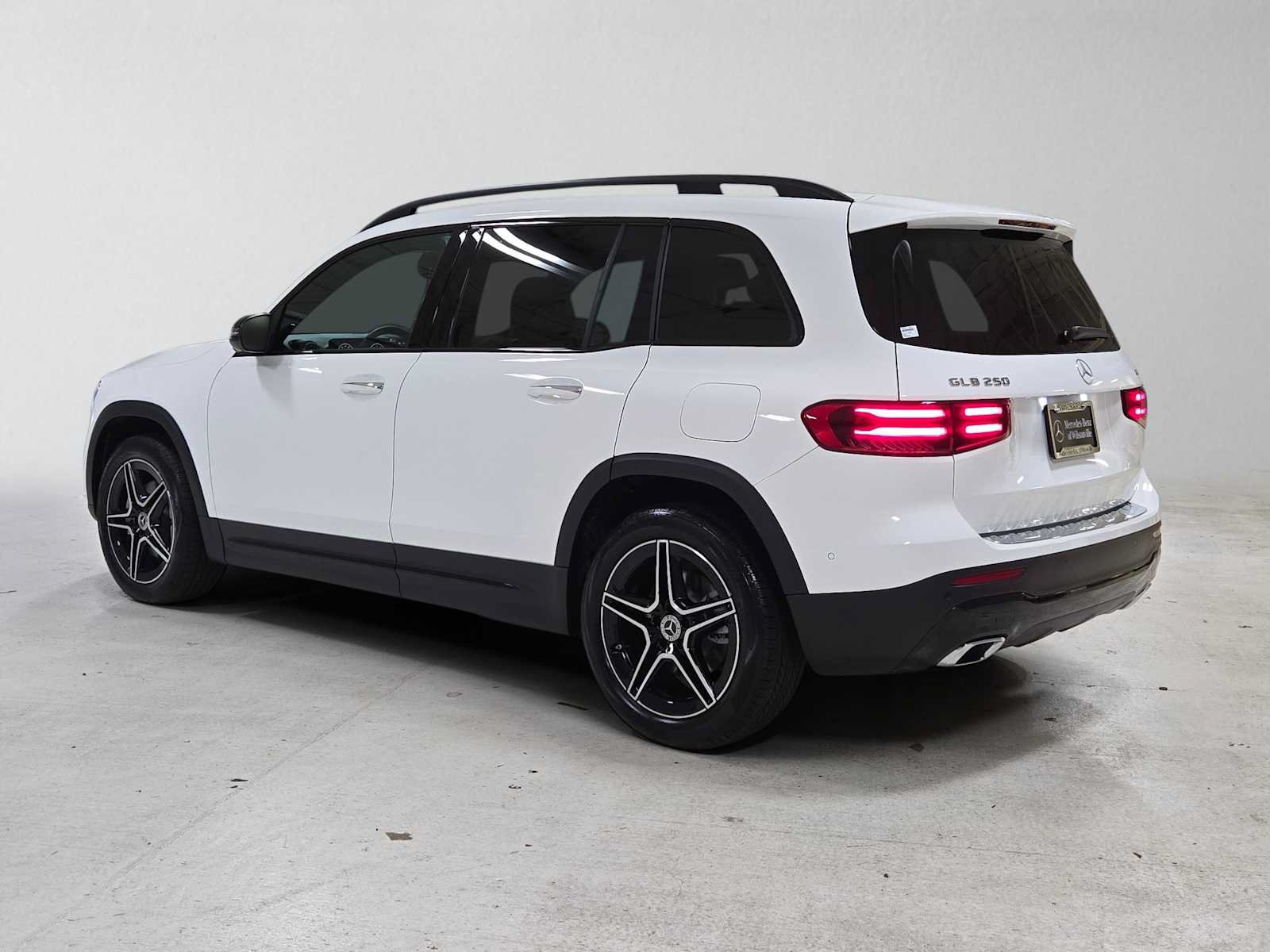 New 2026 Mercedes-Benz GLB 250 4MATIC image 5
