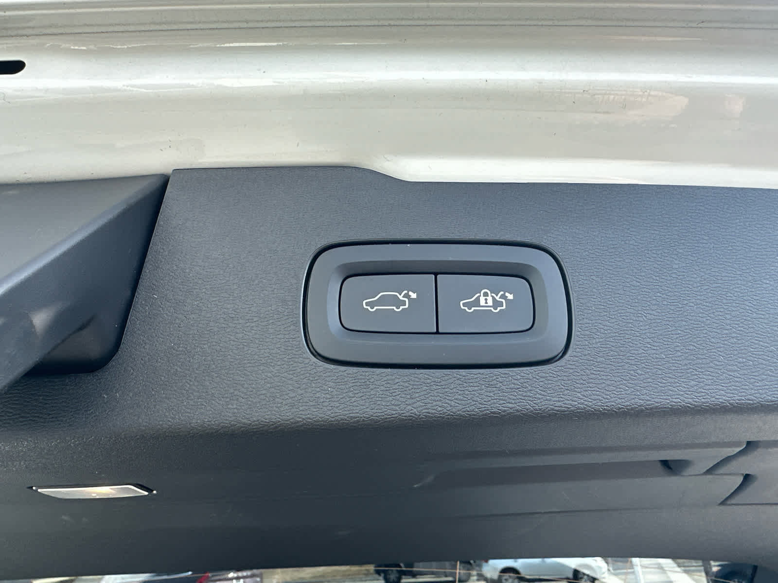 Used 2023 Volvo V60 B5 Cross Country Plus w/ Climate Package image 12