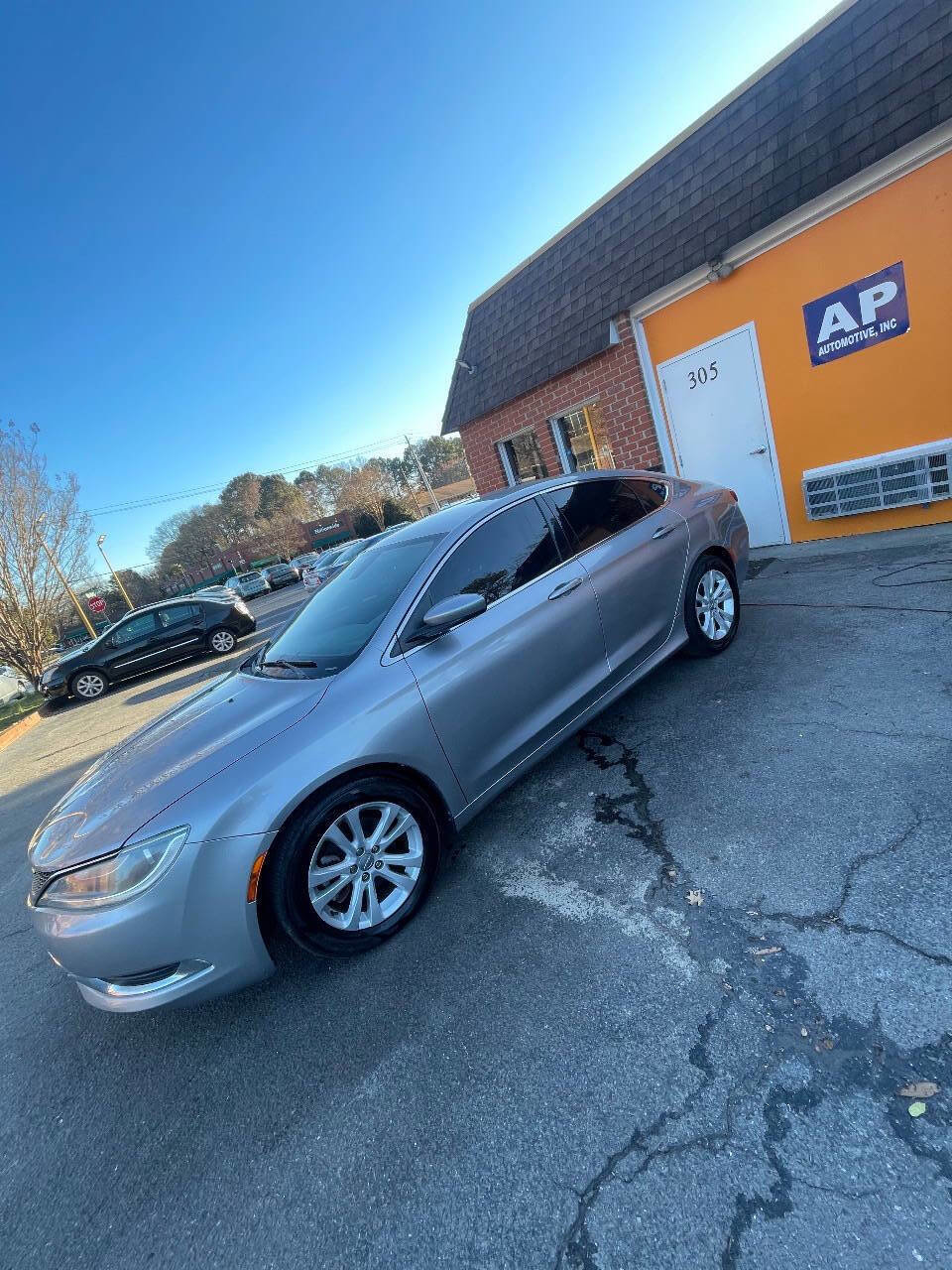 Used 2015 Chrysler 200 Limited image 3