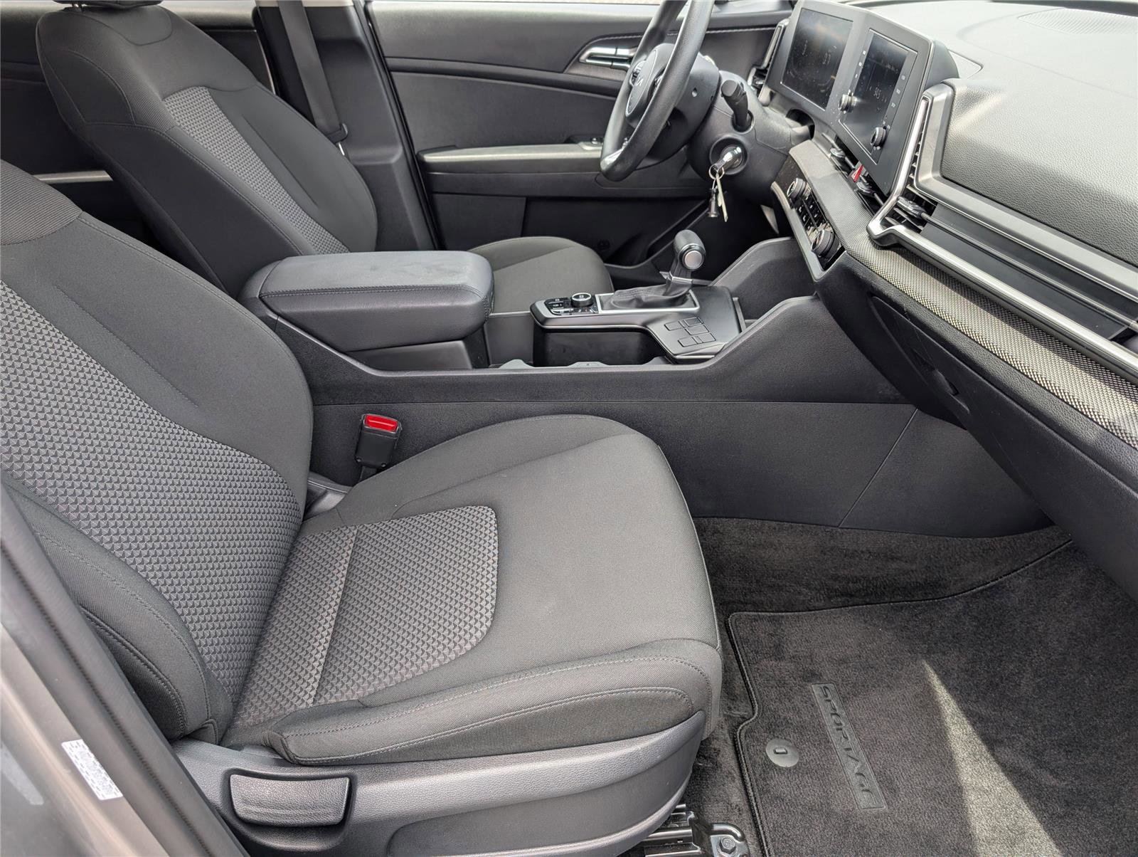 Used 2025 Kia Sportage LX FWD image 38