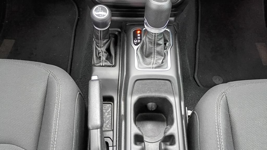 Used 2020 Jeep Wrangler Unlimited Sahara AWD/4WD image 14