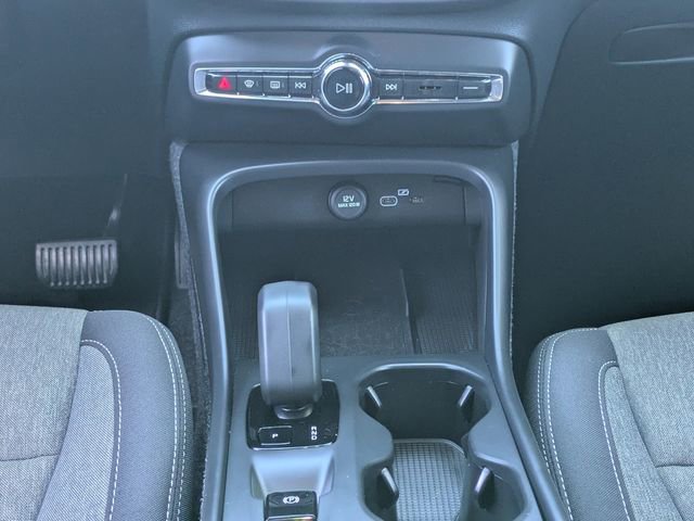 Certified 2025 Volvo XC40 B5 Core AWD/4WD image 25