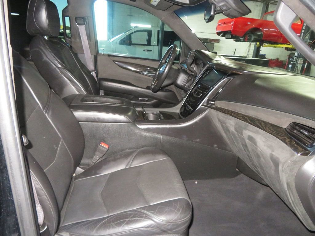 Used 2015 Cadillac Escalade Platinum AWD/4WD image 34