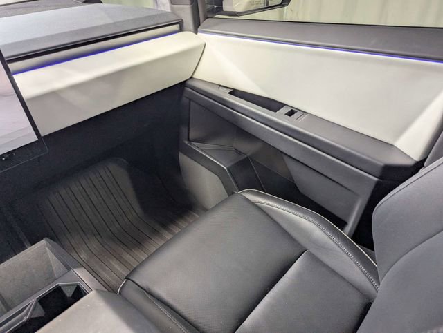 Used 2024 Tesla Cybertruck AWD Crew Cab image 8