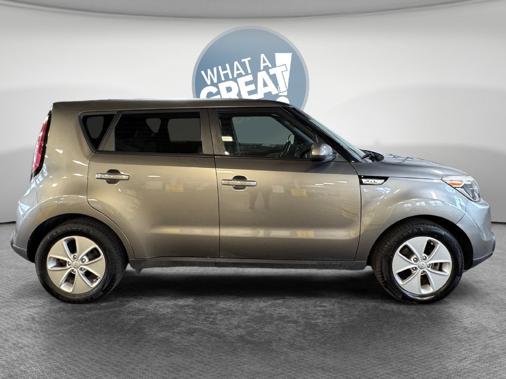 Used 2016 Kia Soul FWD image 2