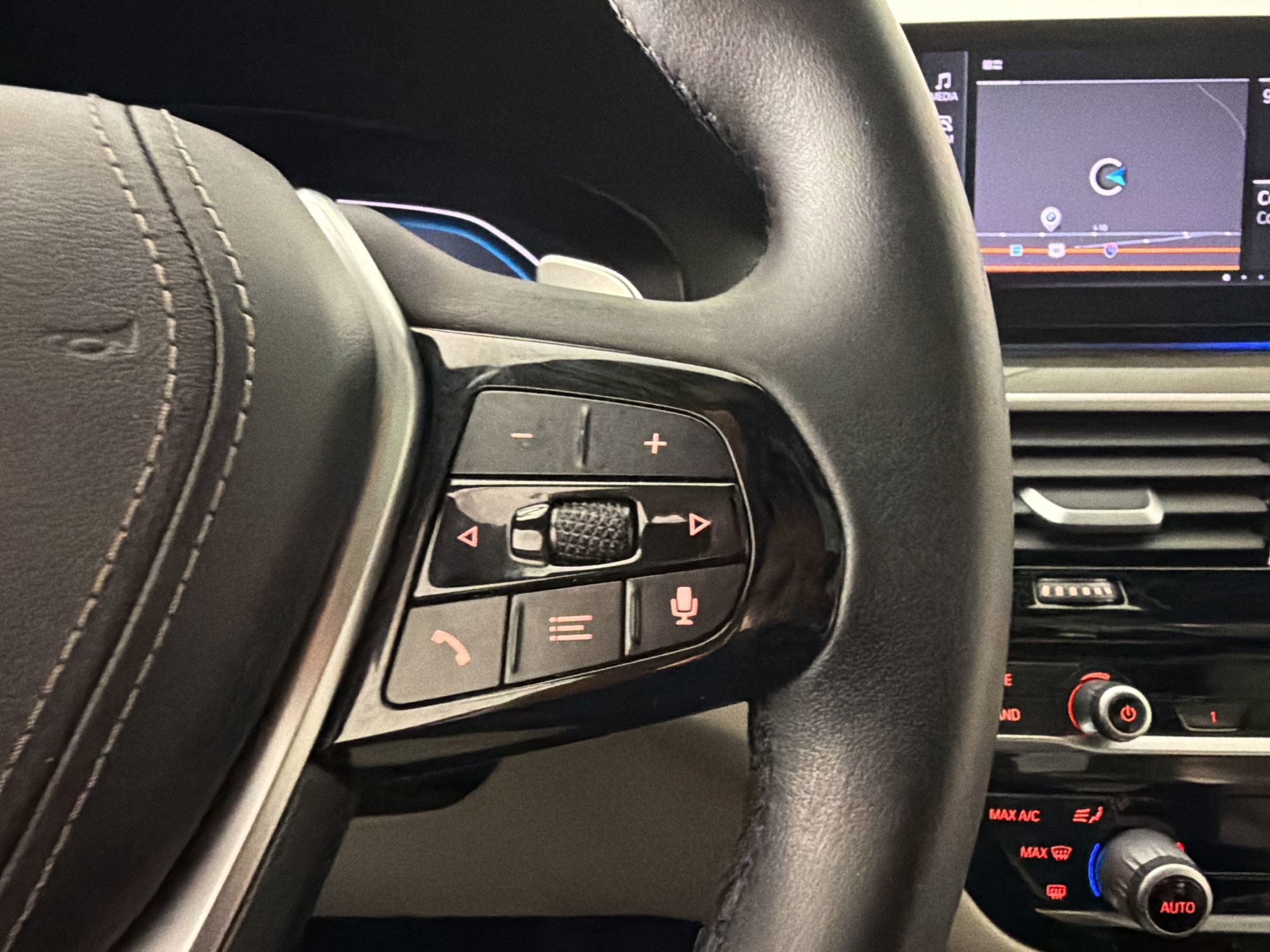Used 2020 BMW 530e w/ Premium Package RWD image 23