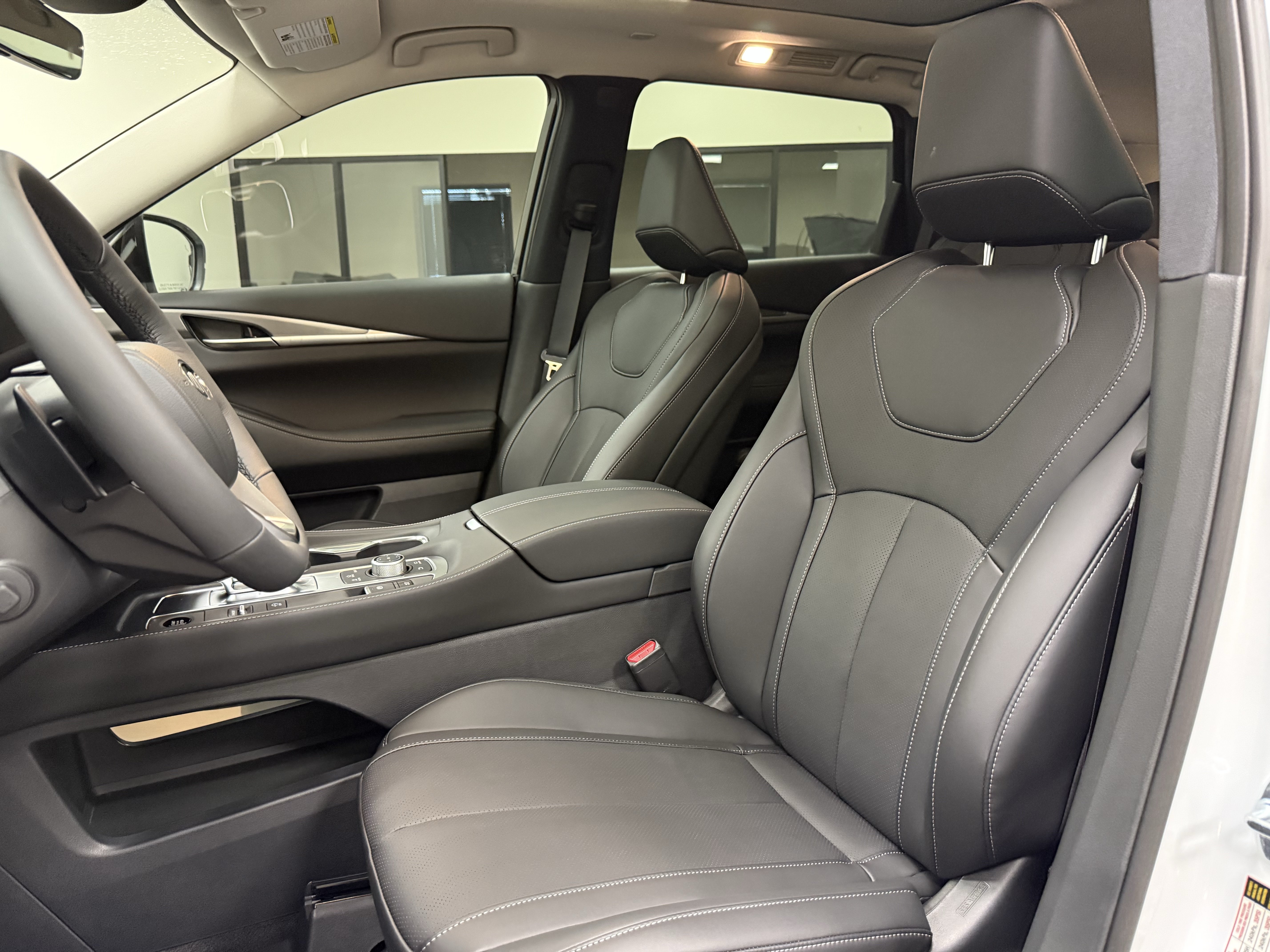 Certified 2027 INFINITI QX60 Luxe w/ Family Package FWD image 13