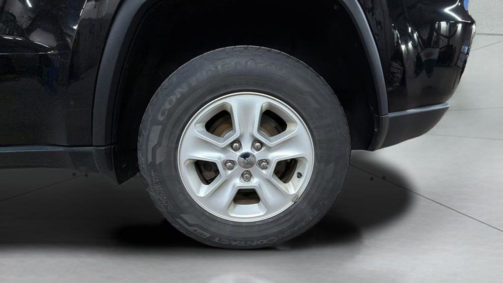 Used 2017 Jeep Grand Cherokee Laredo w/ Quick Order Package 23E AWD/4WD image 27