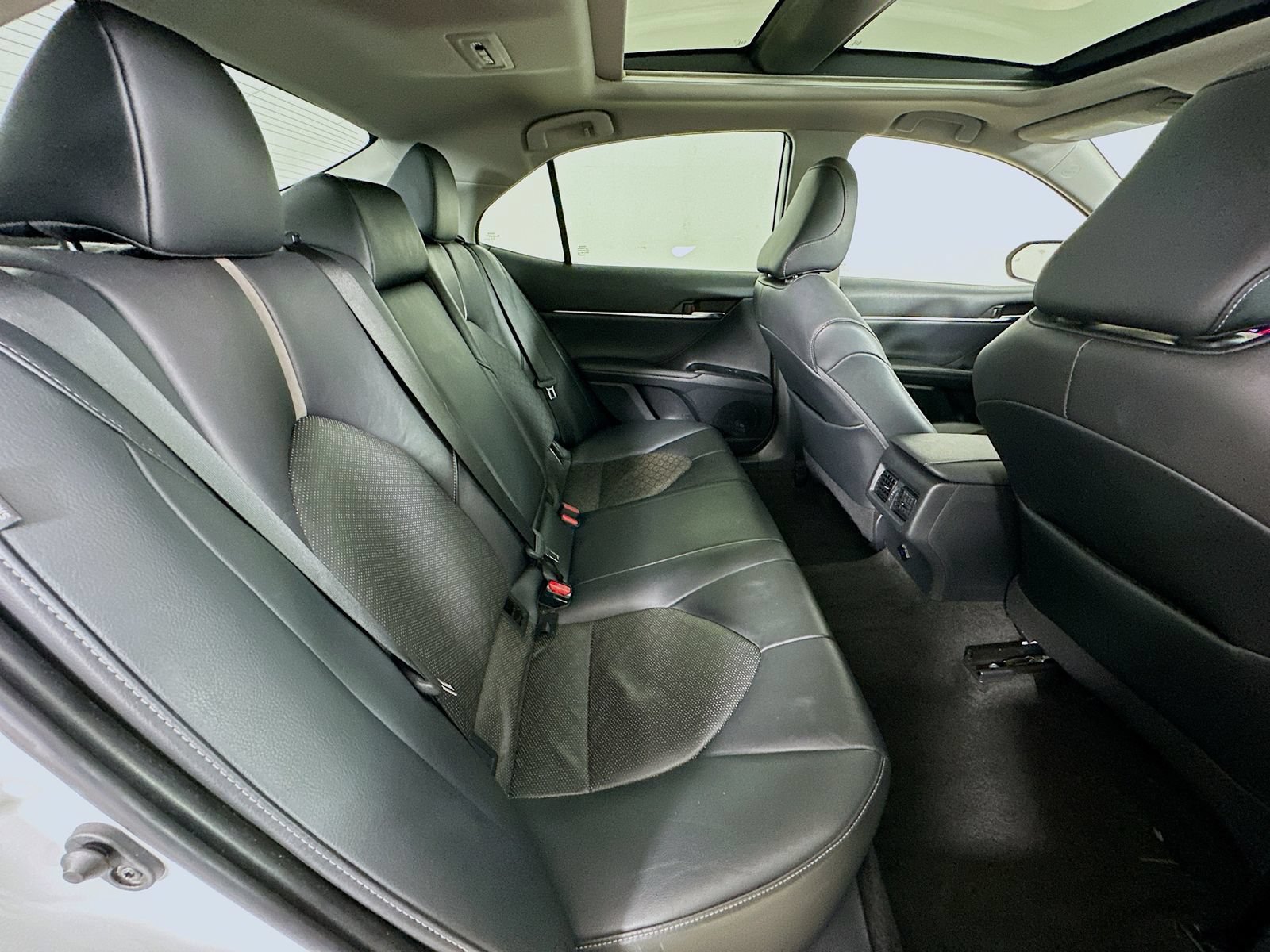 Used 2020 Toyota Camry XSE FWD image 38