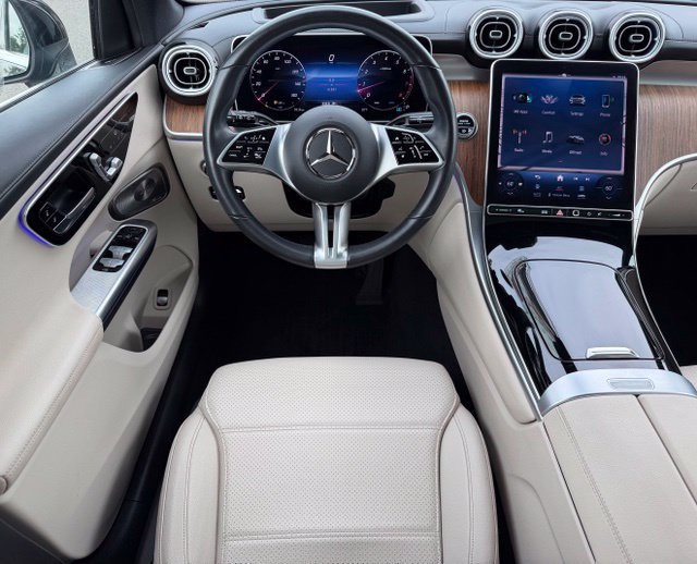 Used 2023 Mercedes-Benz GLC 300 4MATIC image 12