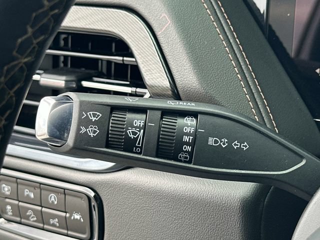 Used 2025 GMC Yukon XL AT4 w/ AT4 Premium Plus Package AWD/4WD image 9