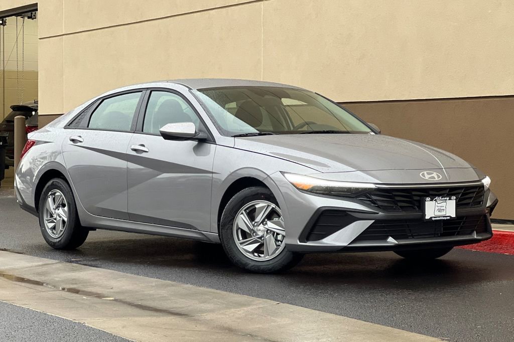 New 2026 Hyundai Elantra SE image 2