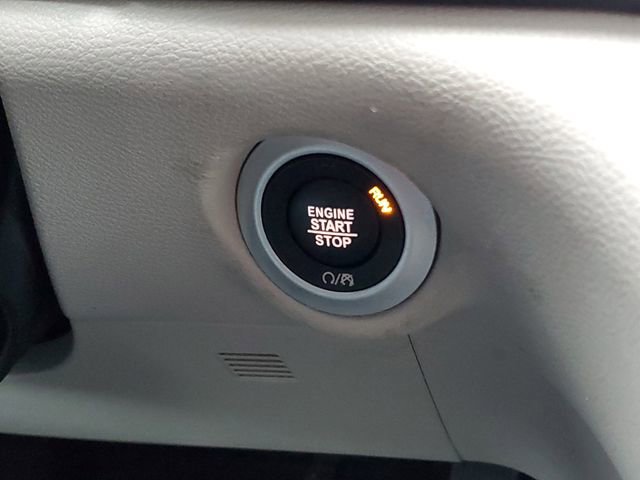 Used 2022 Chrysler Pacifica Touring-L image 13