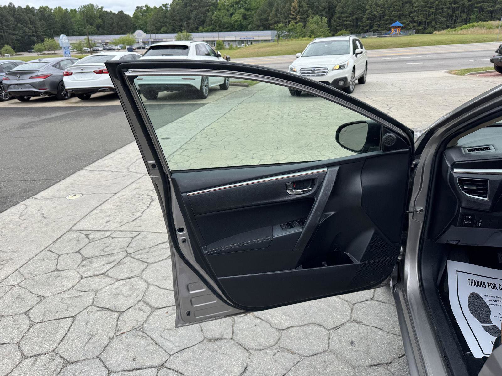 Used 2015 Toyota Corolla LE FWD image 5