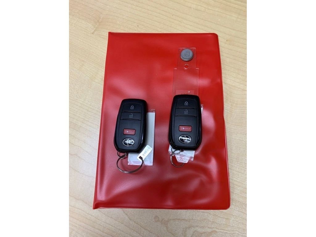 Used 2025 Toyota Tacoma SR5 image 33