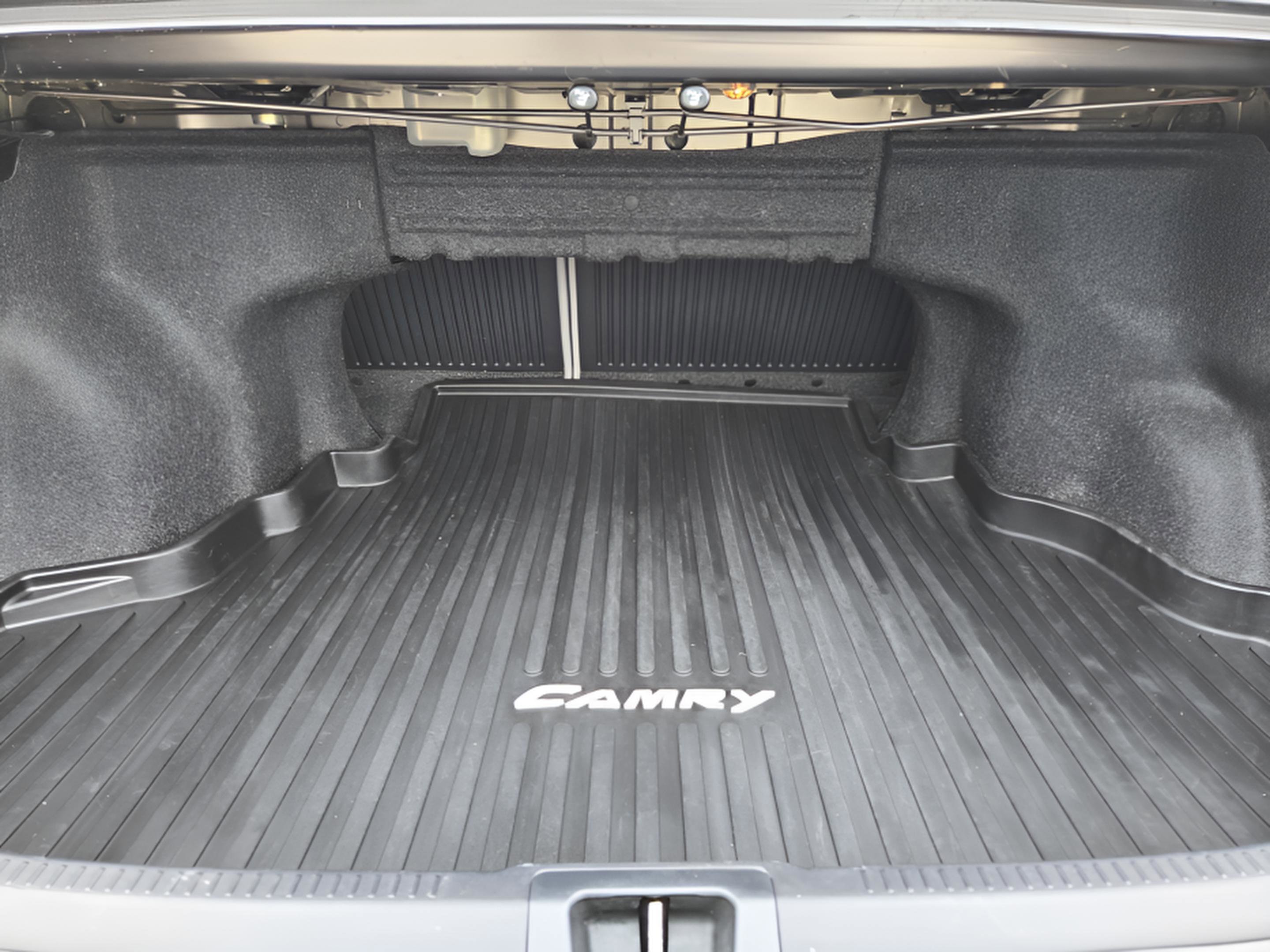 Used 2014 Toyota Camry LE FWD image 9