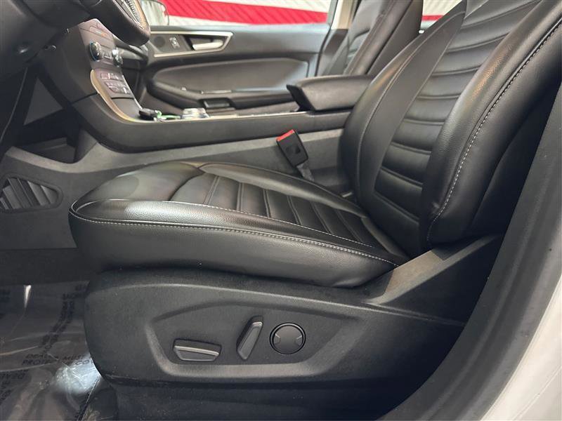 Used 2020 Ford Edge SEL image 17