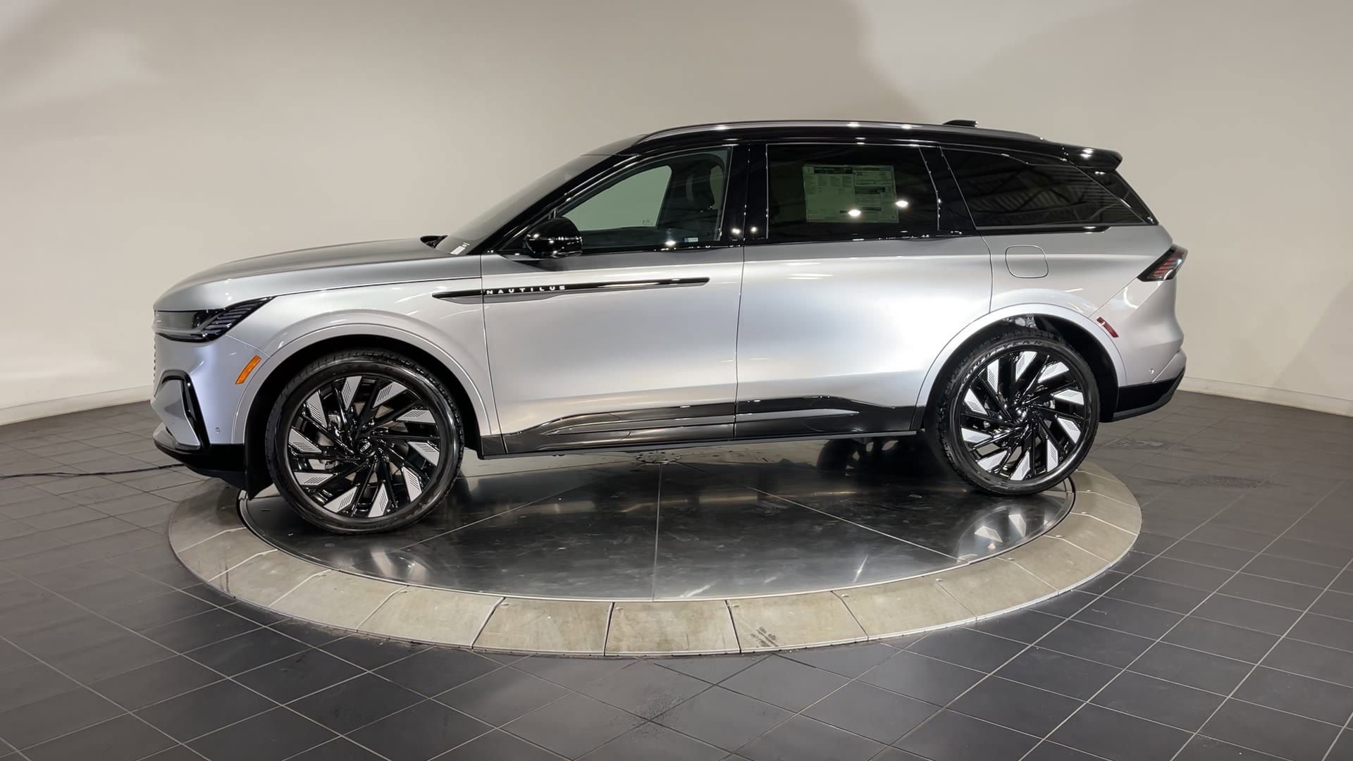 New 2024 Lincoln Nautilus Reserve w/ Equipment Group 202A image 10