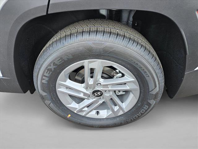 Certified 2025 Hyundai Tucson SE image 9