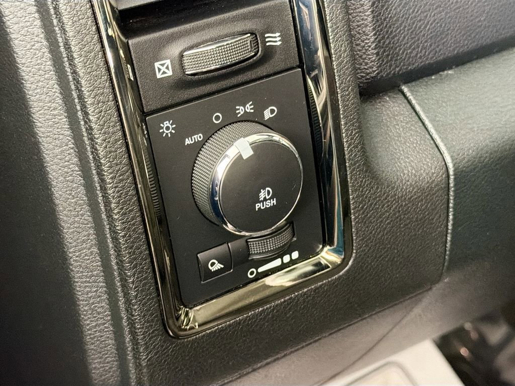 Used 2017 RAM 1500 Sport image 10