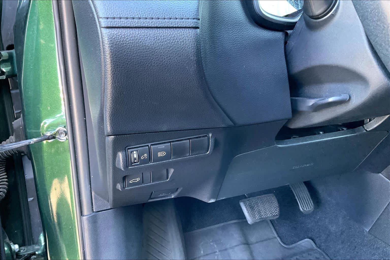Certified 2024 Toyota Corolla Cross XLE w/ Convenience Package FWD image 33