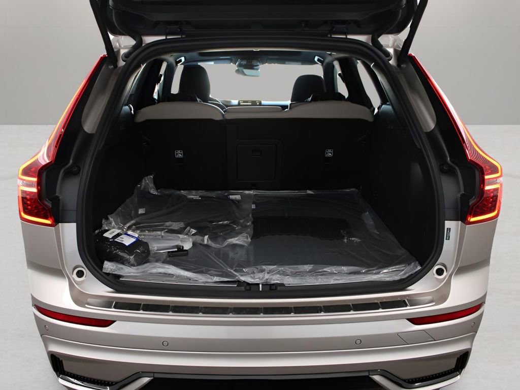 New 2026 Volvo XC60 B5 Plus w/ Protection Package Premier AWD/4WD image 19