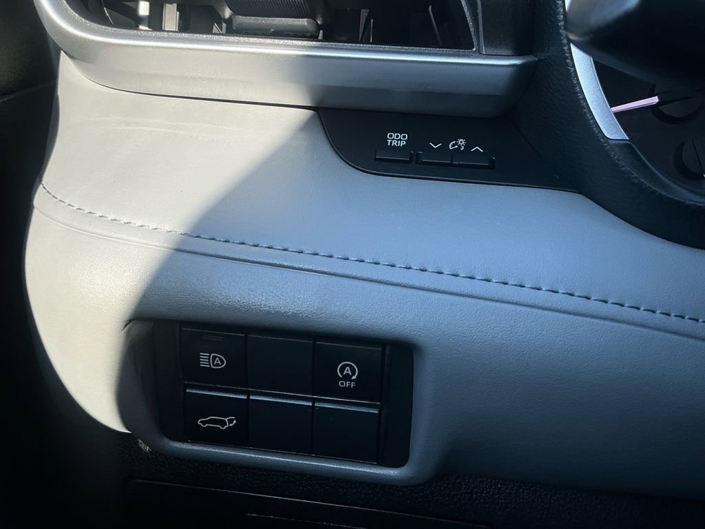Used 2023 Toyota Highlander XLE FWD image 20