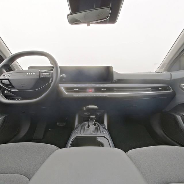 Used 2025 Kia K4 LXS image 24