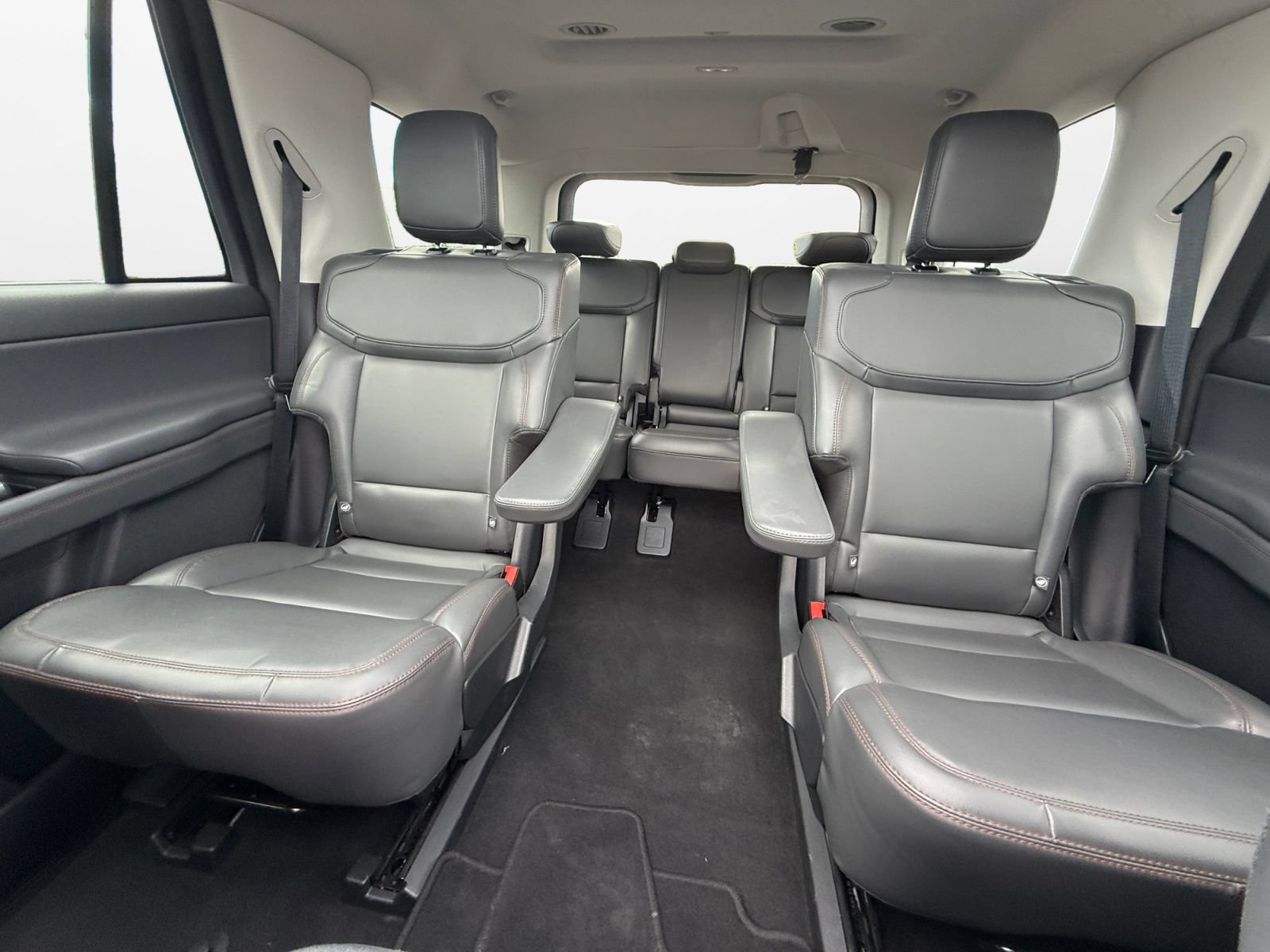 Used 2025 Ford Expedition Active AWD/4WD image 15
