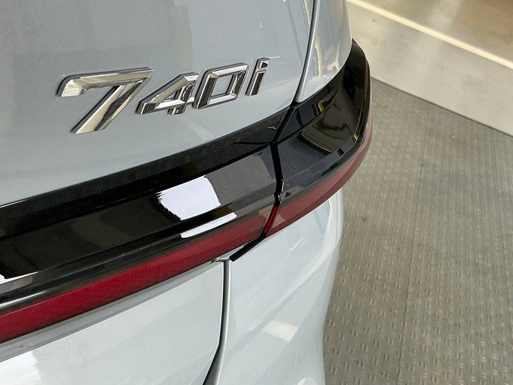 Used 2026 BMW 740i xDrive image 30