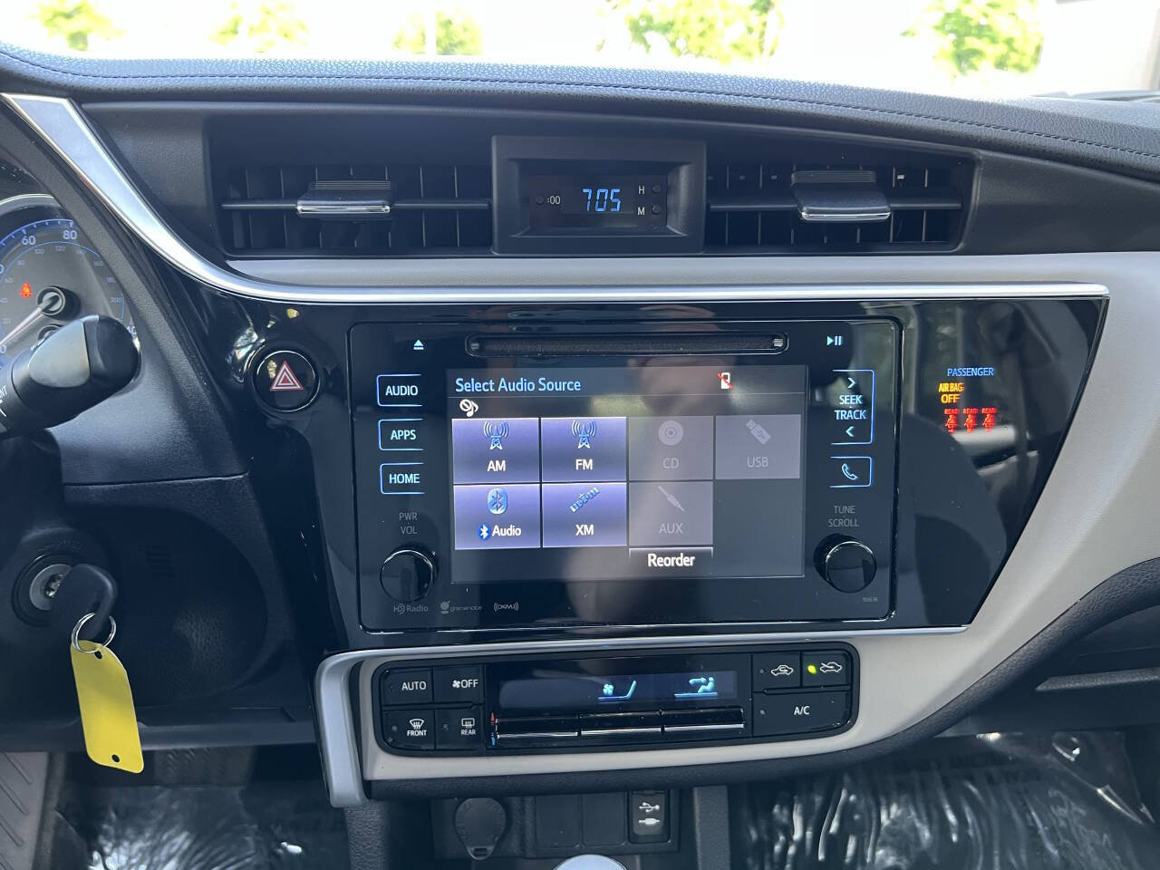 Used 2018 Toyota Corolla LE w/ LE Premium Package FWD image 15