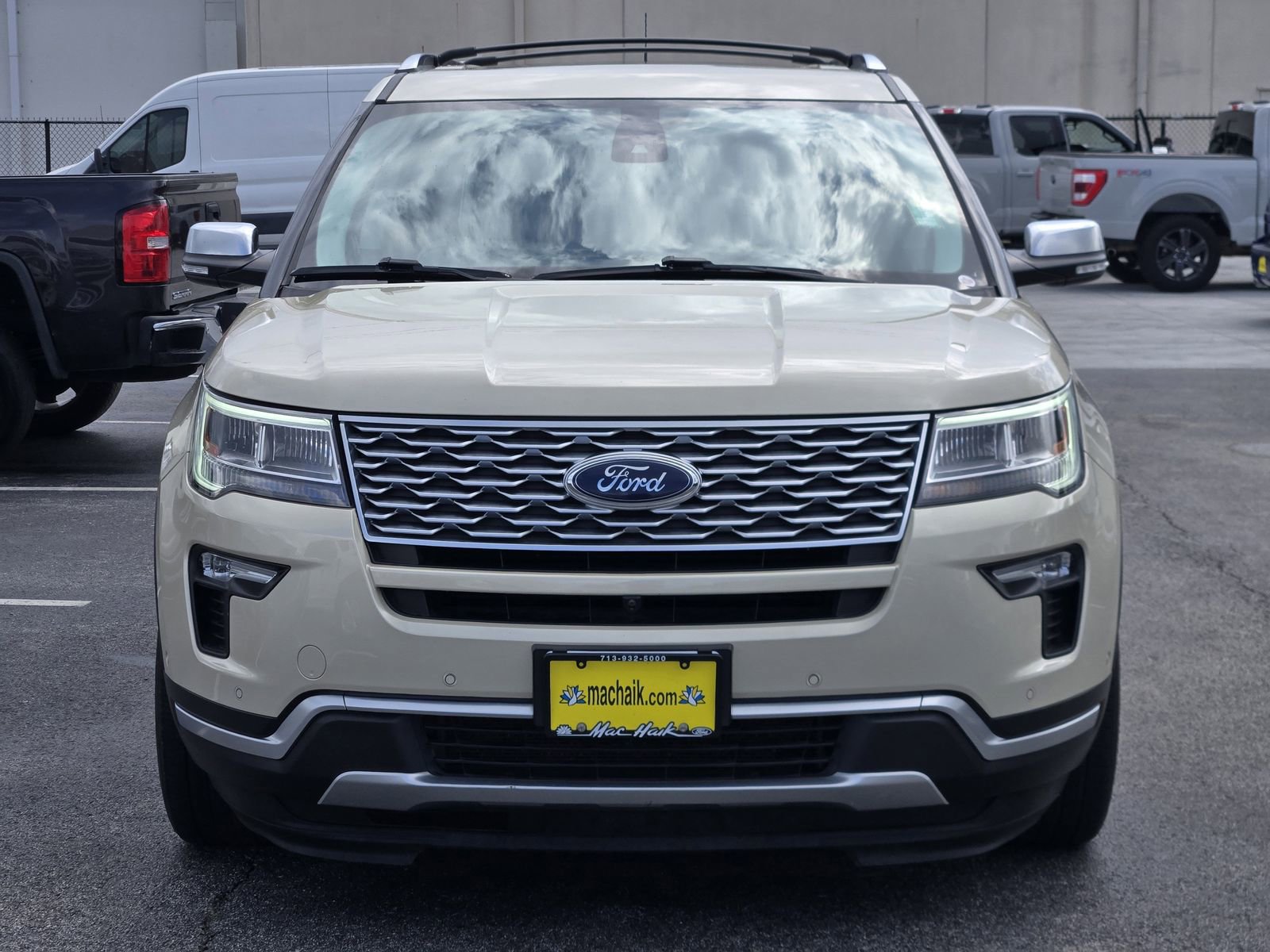 Used 2018 Ford Explorer Platinum image 2