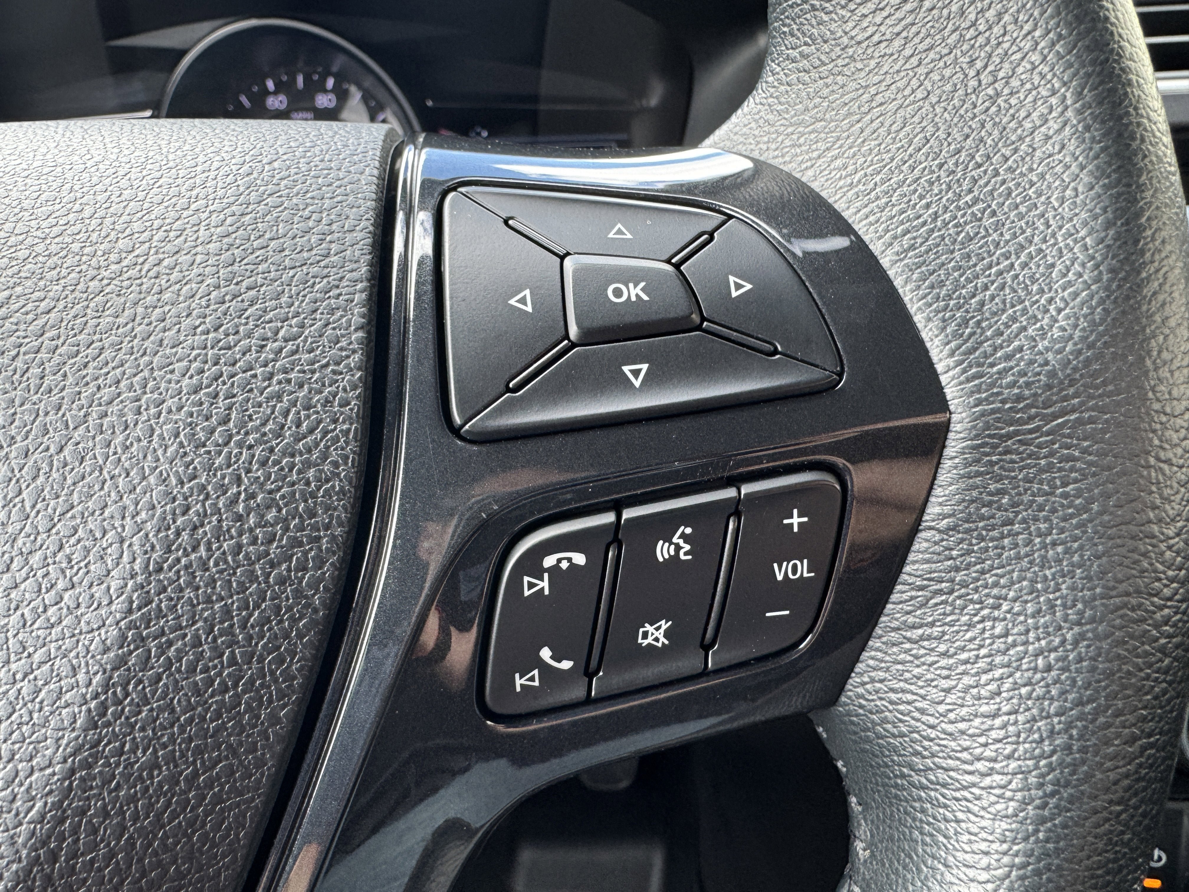 Used 2019 Ford Explorer XLT w/ Equipment Group 202A AWD/4WD image 12