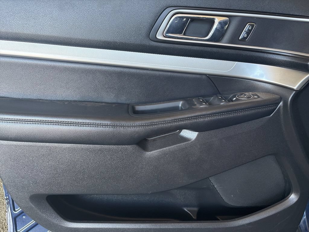 Used 2016 Ford Explorer XLT AWD/4WD image 11
