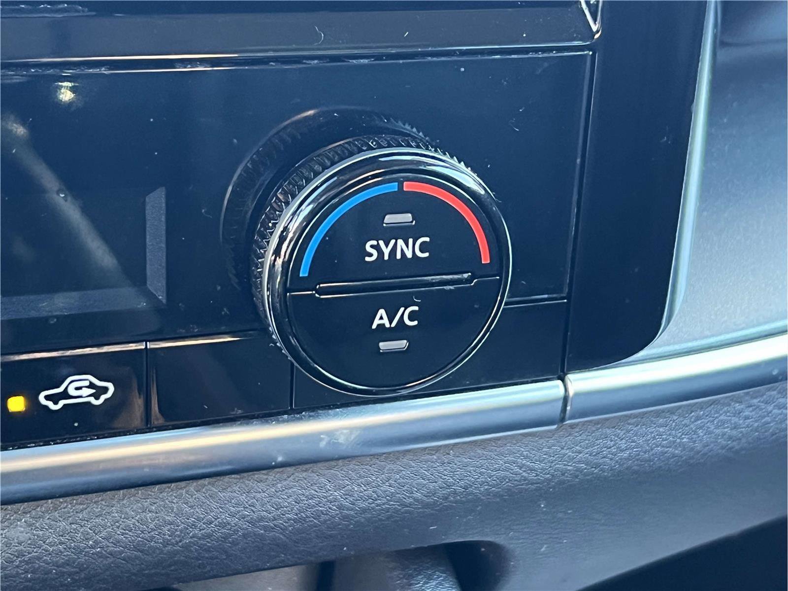 Certified 2022 Nissan Rogue SV image 38