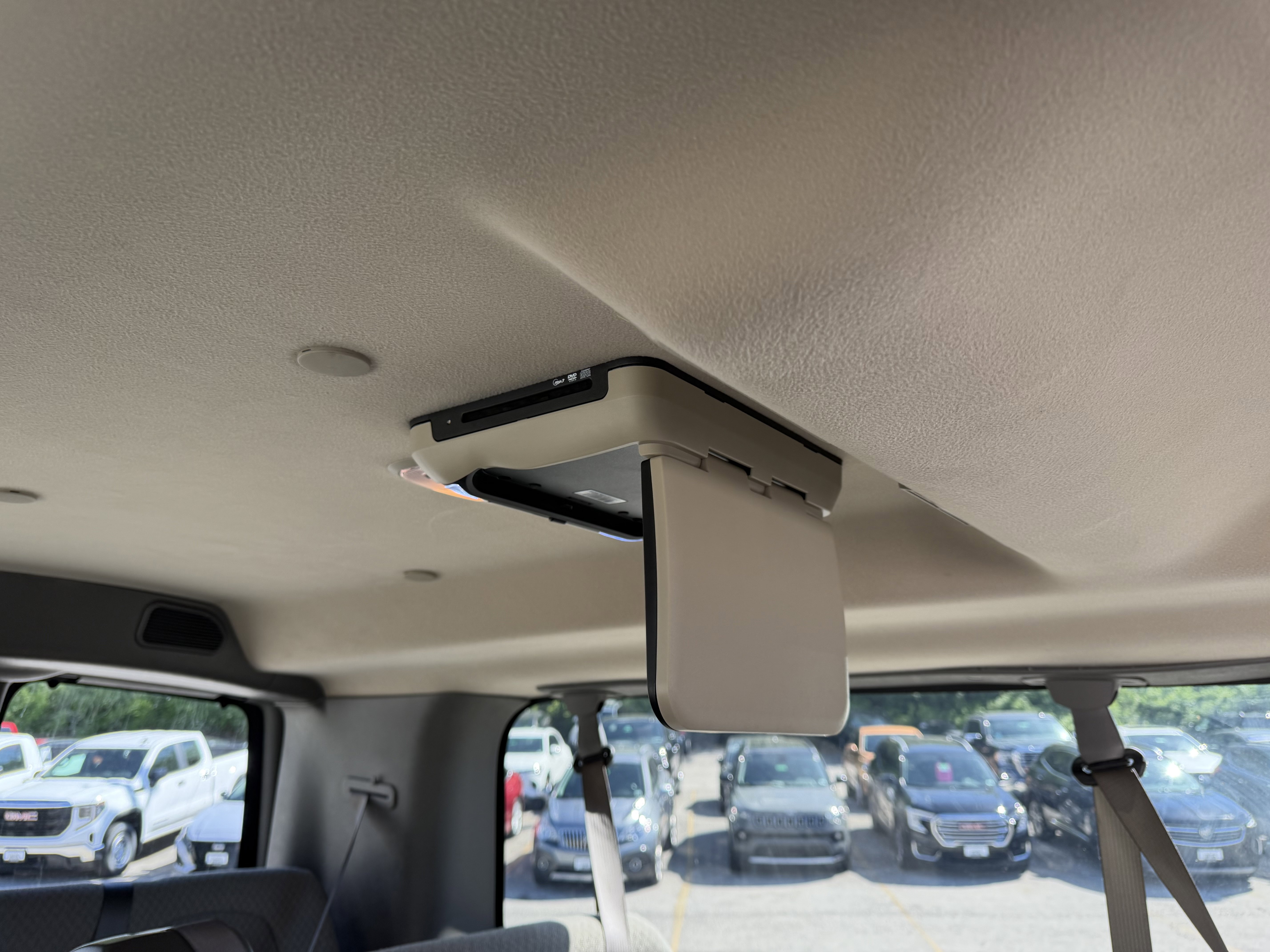 Used 2024 Chevrolet Express 3500 LT w/ LT Preferred Equipment Group RWD image 11