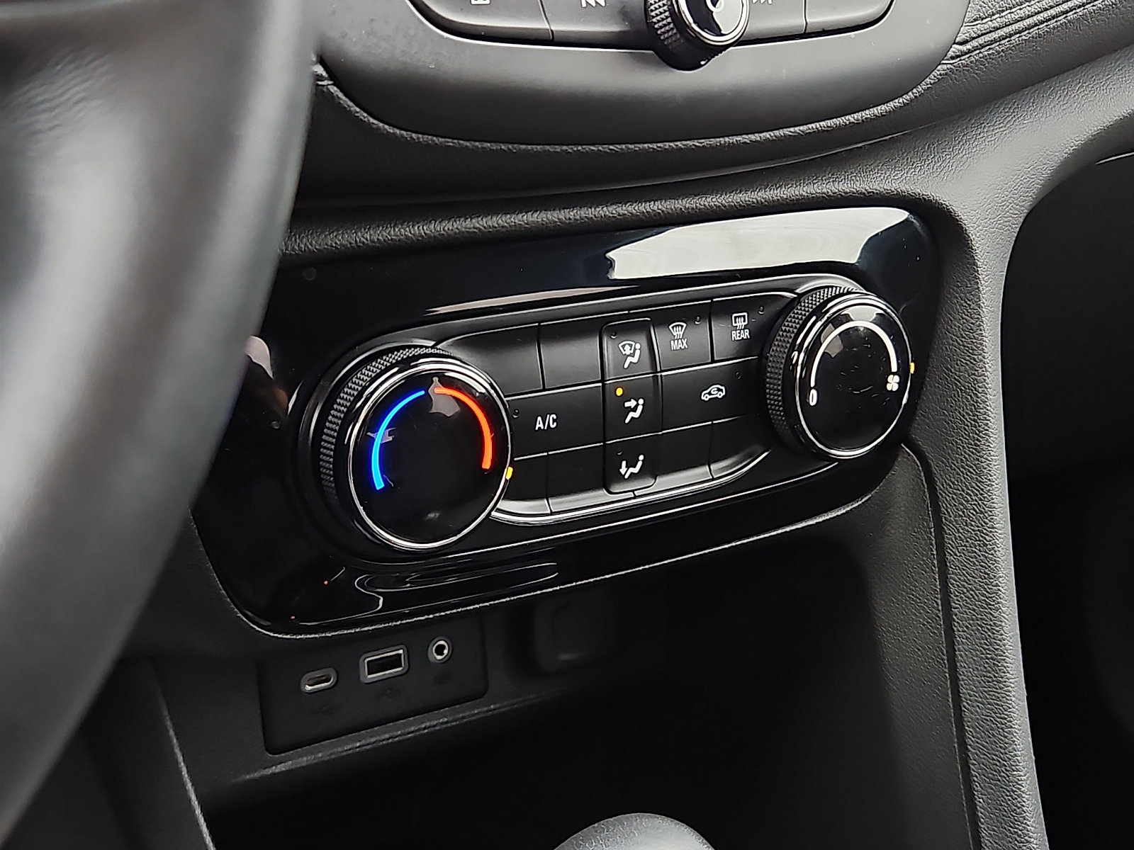 Certified 2023 Buick Encore GX Preferred FWD image 15