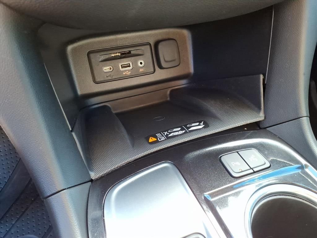 Used 2023 Chevrolet Equinox Premier image 19