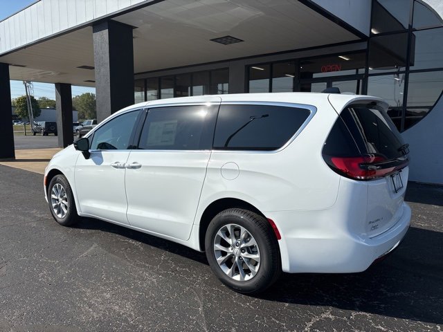 New 2026 Chrysler Pacifica Select image 6