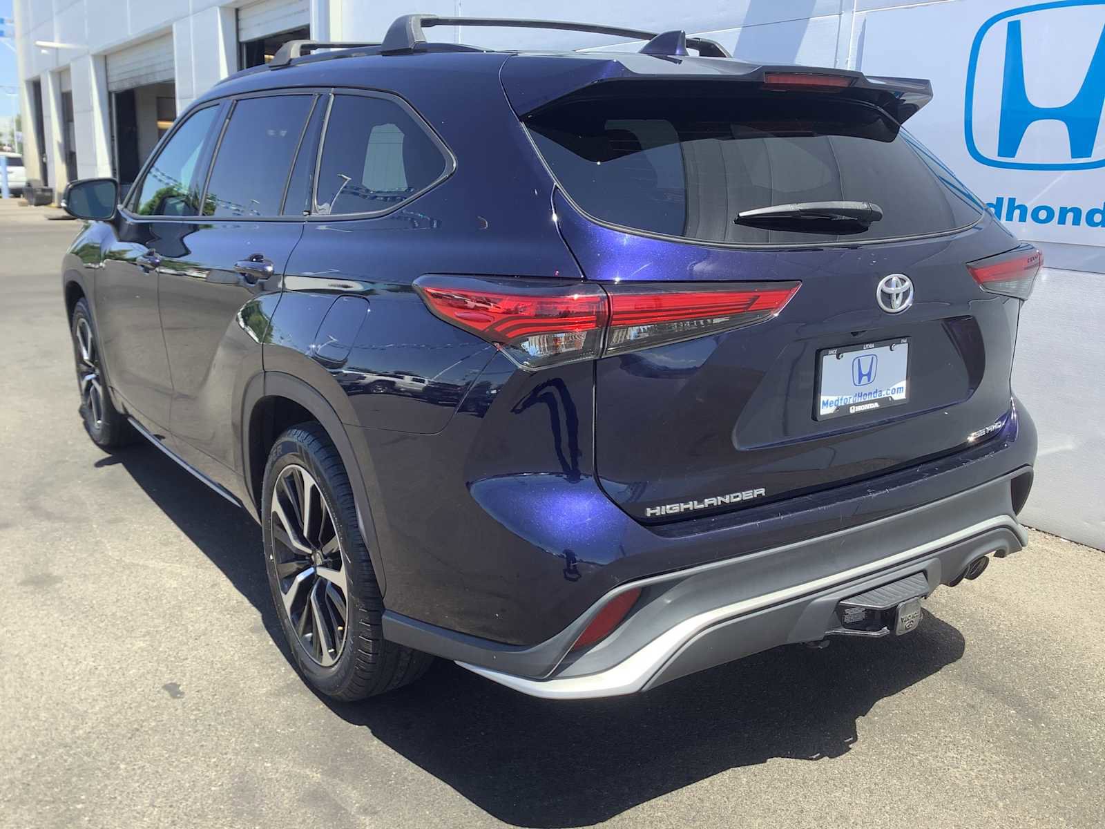 Used 2021 Toyota Highlander XSE AWD/4WD image 4