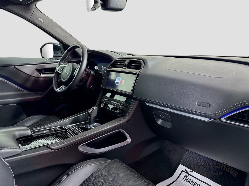 Used 2020 Jaguar F-PACE SVR image 35