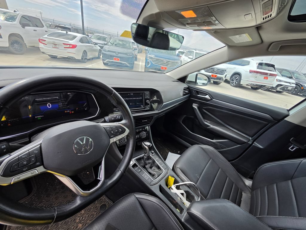 Used 2023 Volkswagen Jetta SE FWD image 15