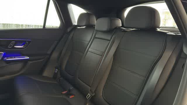 Used 2025 Mercedes-Benz GLC 300 4MATIC image 30